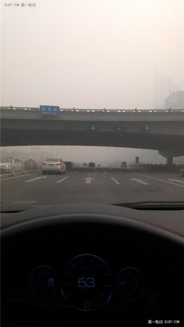 在數(shù)九寒天的北京，騰勢電動車的續(xù)航里程也許更厚道