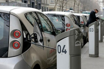 长途出行不是梦 我国将建"七纵四横两网格"充电网