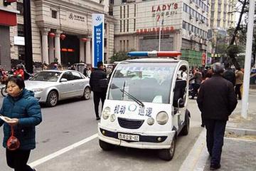 无牌低速电动车南昌街头跑得欢  执法巡逻车监管难