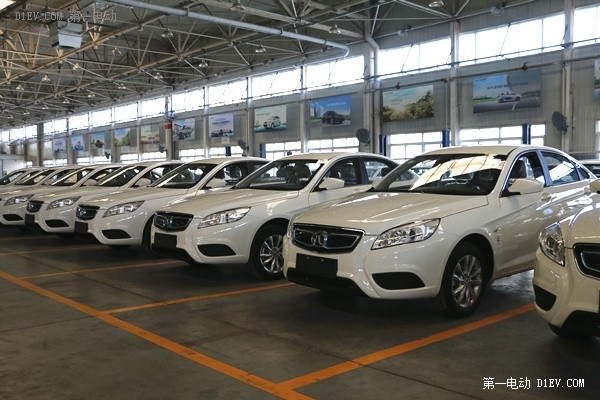 EV晨報 | 新能源車關(guān)鍵部件降關(guān)稅;首批百輛電動物流車進京;<a class='link'  target='_blank'>特斯拉</a>在挪威起火……