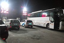 公共充電樁被巴士租車快車長期強占，私家電動車主已走投無路
