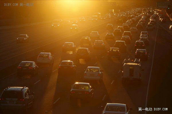 新能源汽车是关乎中国汽车工业未来的一场革命，但眼前还有三座大山