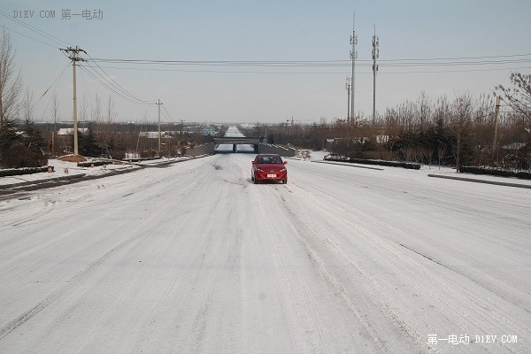 有实力才敢秀 雪中试驾雷丁小王子