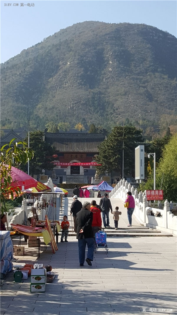 比亞迪e6車主自駕前往云居寺 分享景區(qū)充電感受