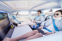 对于 Google 的“驾驶席人类灭绝计划“，传统汽车厂商的看法是这样的