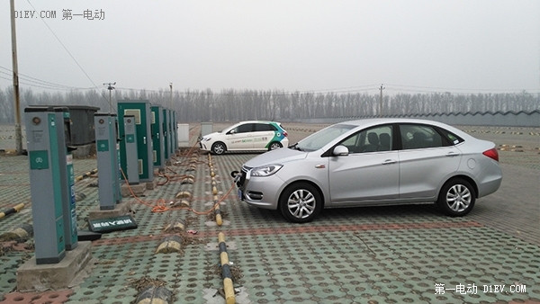 開北汽EV200回家過大年 自改家用線路只為充電