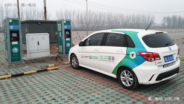 開北汽EV200回家過大年 自改家用線路只為充電