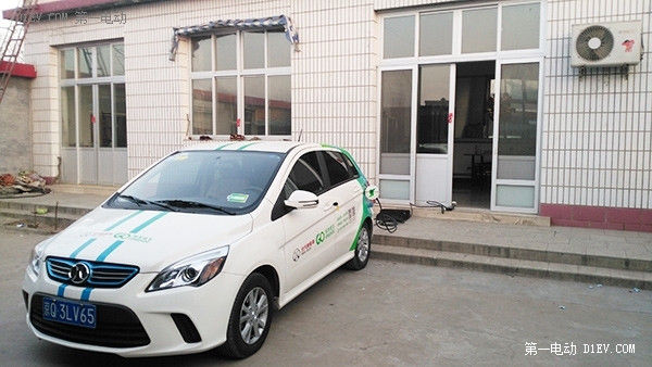 開北汽EV200回家過大年 自改家用線路只為充電