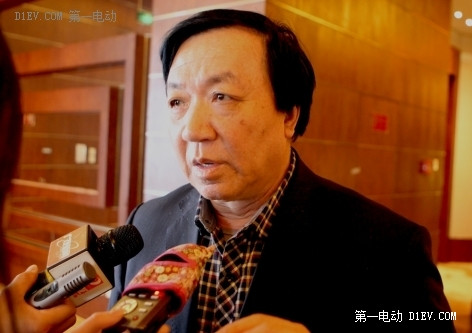 全國政協(xié)委員何香久：發(fā)展新能源汽車產(chǎn)業(yè)應成為國家戰(zhàn)略