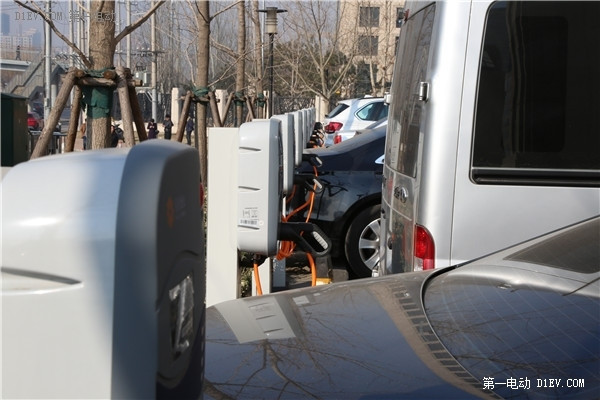 北汽EV200轉(zhuǎn)場(chǎng)充電 京城東部唱響