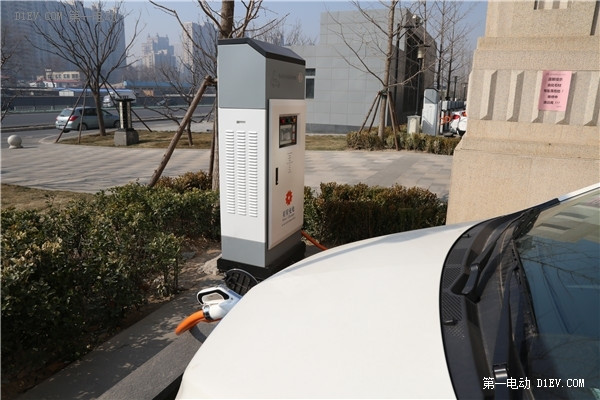 北汽EV200轉(zhuǎn)場(chǎng)充電 京城東部唱響