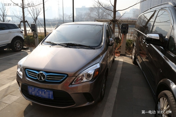 北汽EV200轉(zhuǎn)場(chǎng)充電 京城東部唱響