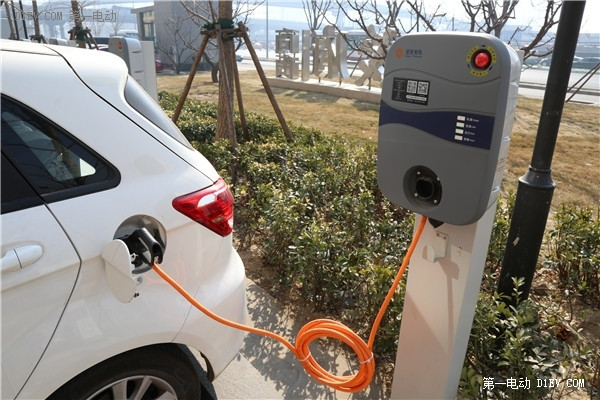 北汽EV200轉(zhuǎn)場(chǎng)充電 京城東部唱響