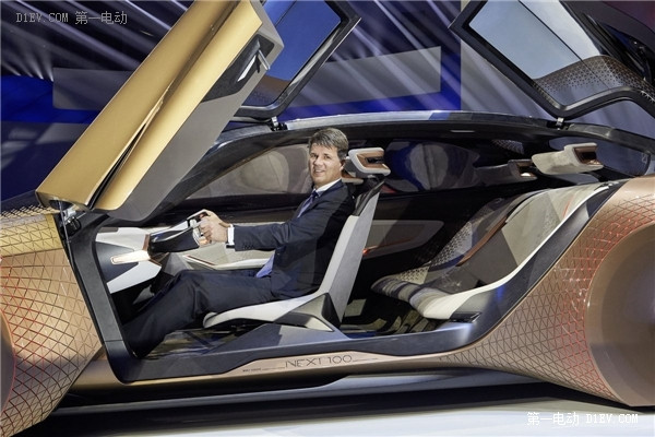 个人出行未来构想 宝马VISION NEXT 100智能概念车驶向下世纪