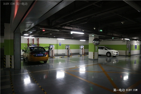 北汽EV200轉(zhuǎn)場(chǎng)充電 京城東部唱響
