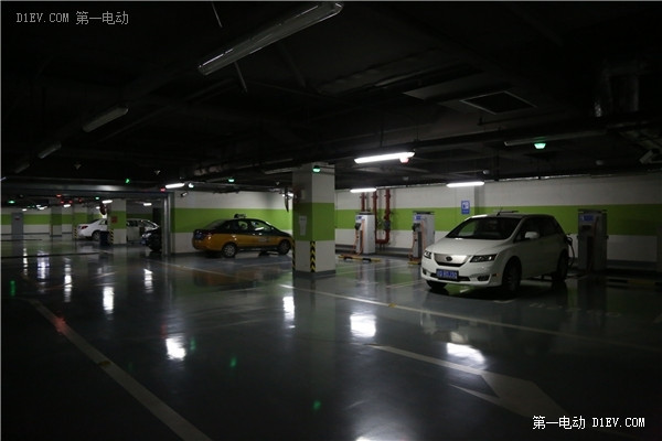 北汽EV200轉(zhuǎn)場(chǎng)充電 京城東部唱響