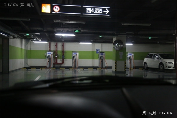 北汽EV200轉(zhuǎn)場(chǎng)充電 京城東部唱響