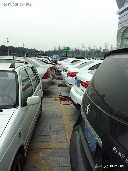 江淮iEV5車主吐槽充電難 電動(dòng)車主成了弱勢(shì)群體