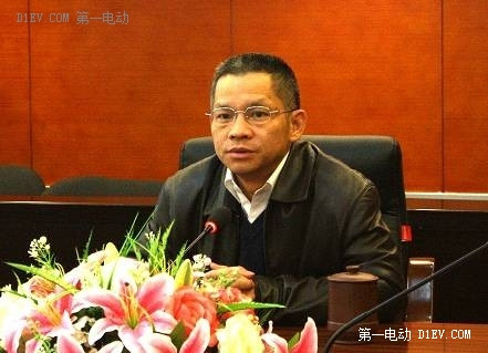 鐘發(fā)平：我國(guó)對(duì)純電動(dòng)汽車的“惡補(bǔ)”是扭曲的