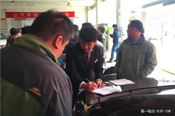 約“惠”江淮iev，第一電動(dòng)網(wǎng)首期車主幫買團(tuán)簽單火爆