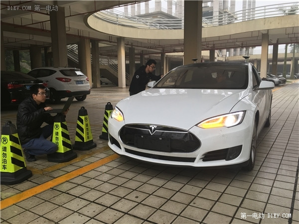 假如路上跑的不是汽車，而是阿爾法狗？