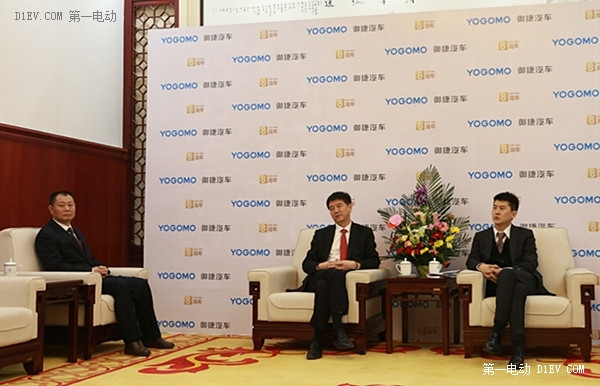 御捷董事長張立平(中)、御捷新任CEO張磊、御捷常務(wù)副總經(jīng)理李小華
