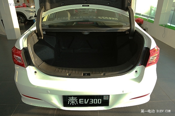 你值得擁有，比亞迪秦EV300全方位無死角靜態(tài)評測
