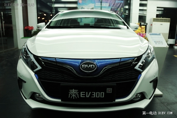 比亚迪秦EV300