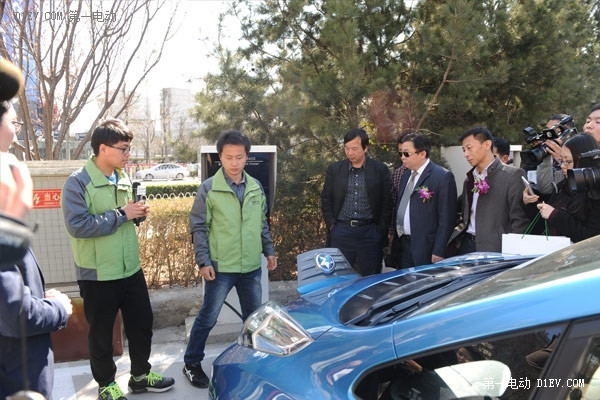 EV POWER依威能源集团北京中关村户外大型充电站启动