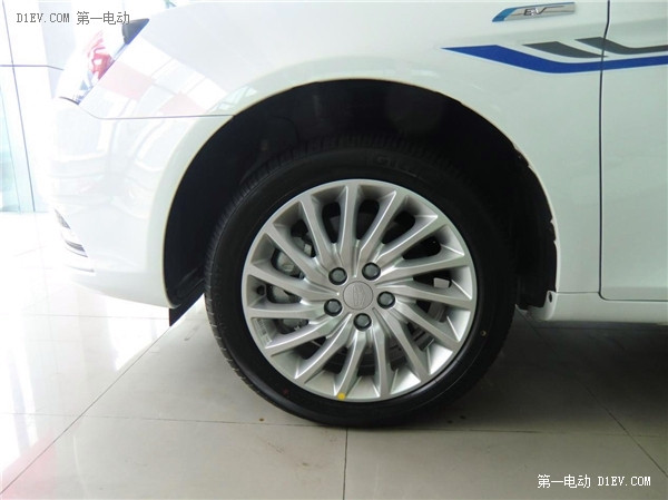 明明可以靠臉卻偏偏要靠才能，吉利帝豪EV細(xì)節(jié)體驗