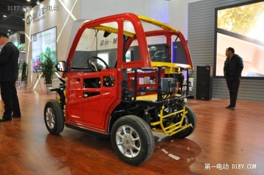 微型電動(dòng)車不經(jīng)撞？本田雅閣撞了嘉遠(yuǎn)靈族，現(xiàn)場(chǎng)竟然是這樣……