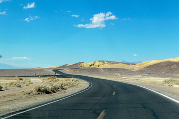 “骗补”评论之一 | 新能源汽车不进则退，应凝聚共识，继续前行