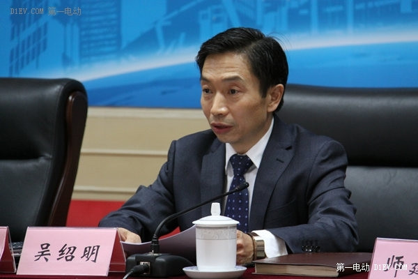 中國汽車工業(yè)協(xié)會(huì)副會(huì)長兼秘書長吳紹明