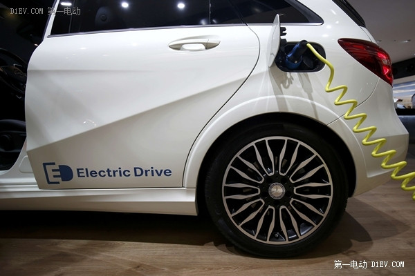 汽車電動化，急不得緩不得