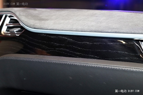 特斯拉新Model S中国首次亮相 2.9秒破百还能防雾霾
