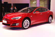 特斯拉新Model S中國首次亮相 2.9秒破百還能防霧霾