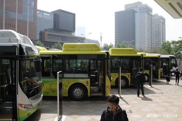 定位于中型城市  宇通推出H8插电式混动公交