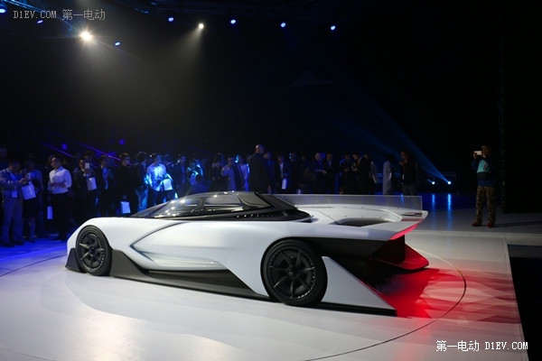 比特斯拉領(lǐng)先一個(gè)身位？Faraday Future電動(dòng)概念車FF ZERO1亞洲首秀