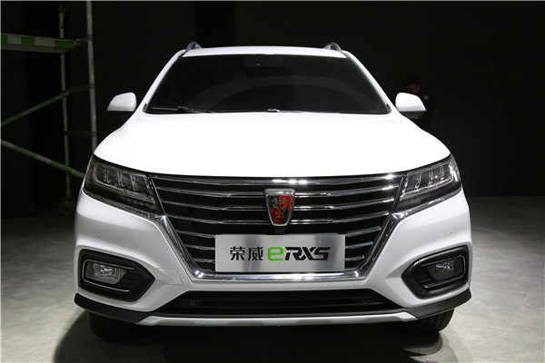 2016北京車展探館 上汽榮威展位的“臺(tái)上明星”榮威eRX5