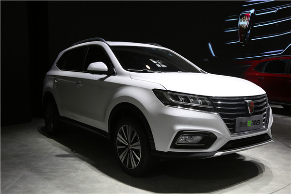 2016北京車展探館 上汽榮威展位的“臺(tái)上明星”榮威eRX5