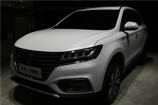 2016北京車展探館 上汽榮威展位的“臺(tái)上明星”榮威eRX5