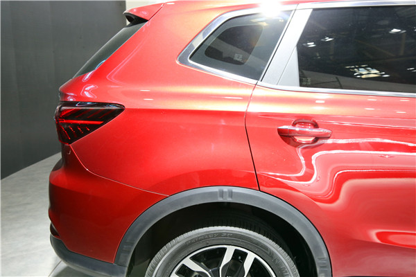 2016北京車展探館 上汽榮威展位的“臺(tái)上明星”榮威eRX5