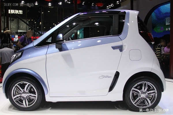 眾泰E200北京車展上市 終端售價5.98萬元