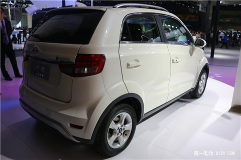 逸酷小型纯电动SUV领衔 长江EV系列产品首次亮相北京车展