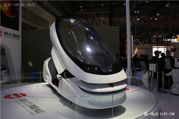 汽車通常有四個(gè)輪子，這個(gè)概念要被凌云智能兩輪電動(dòng)汽車徹底顛覆