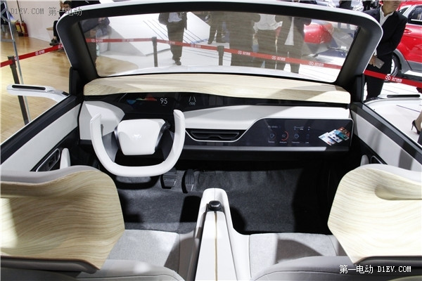 Двухдверный электрический кабриолет BAIC New Energy ARCFOX-1 дебютировал на Пекинском автосалоне