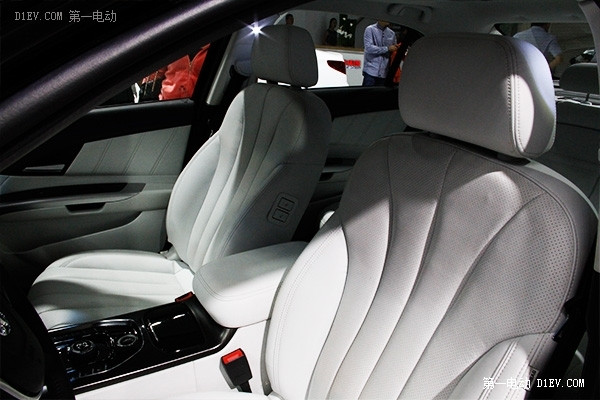 北汽EH400亮相北京車展 綜合續(xù)航可達300公里以上