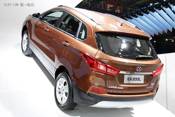 北汽新能源首款A级纯电动SUV EX300L北京车展首发 