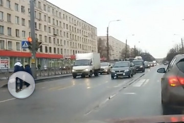 开头就跪了 马路上那些感人落泪的瞬间太温馨了