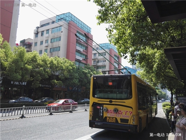 電動(dòng)公交遍地開花，看北京電動(dòng)車主另眼游杭州 